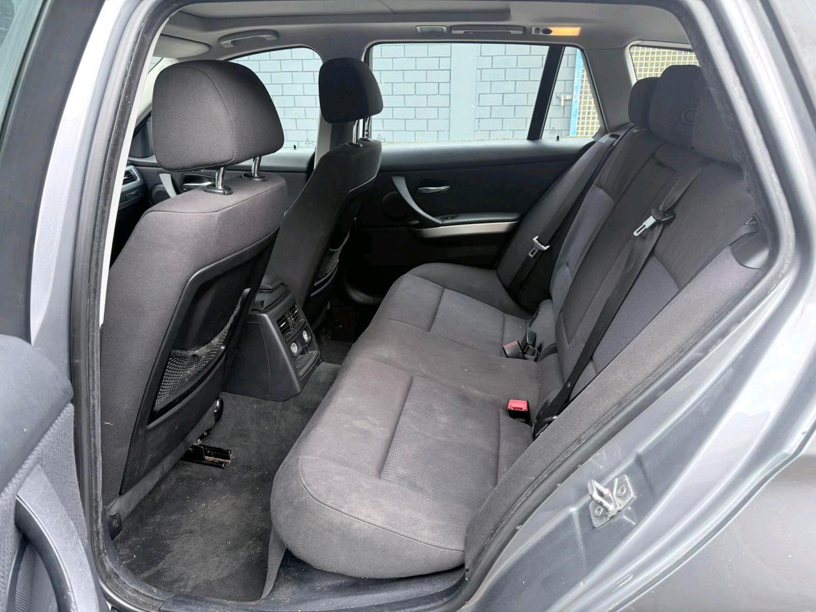 BMW 318 2010 — photo 6