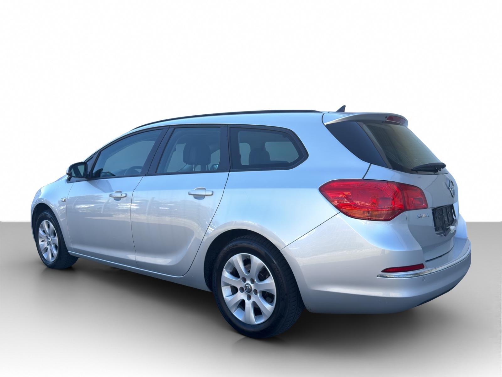 Opel Astra 2014 — interior
