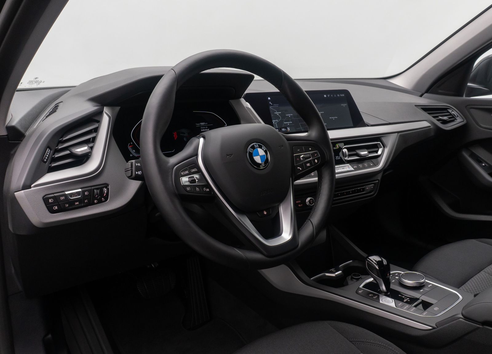 Fahrzeugabbildung BMW 118i Advantage HUD Kamera Alarm DAB CockpitProf