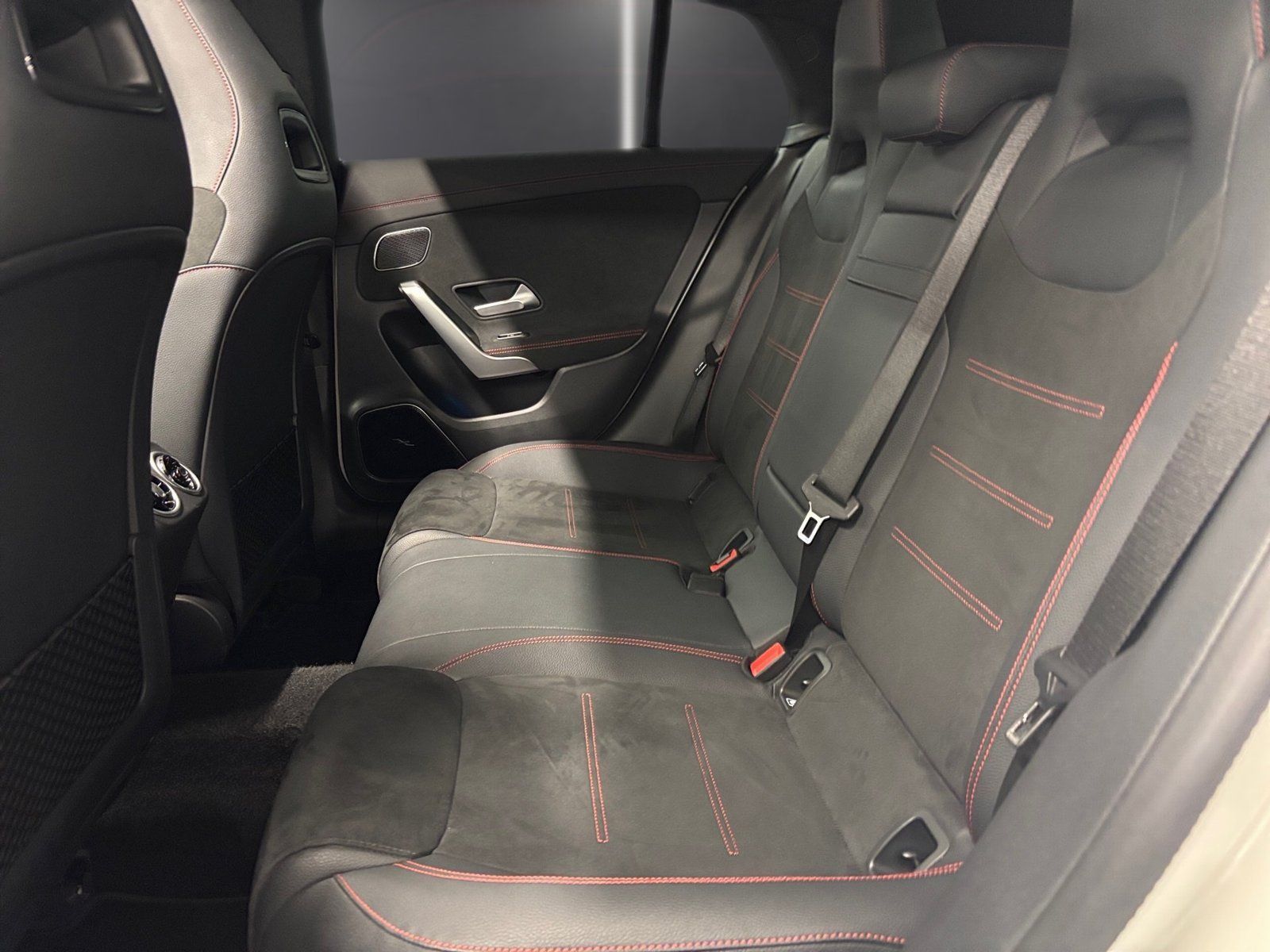 Fahrzeugabbildung Mercedes-Benz CLA 200 SB AMG*Pano*Burme*19"*HUD*360*Multibeam*