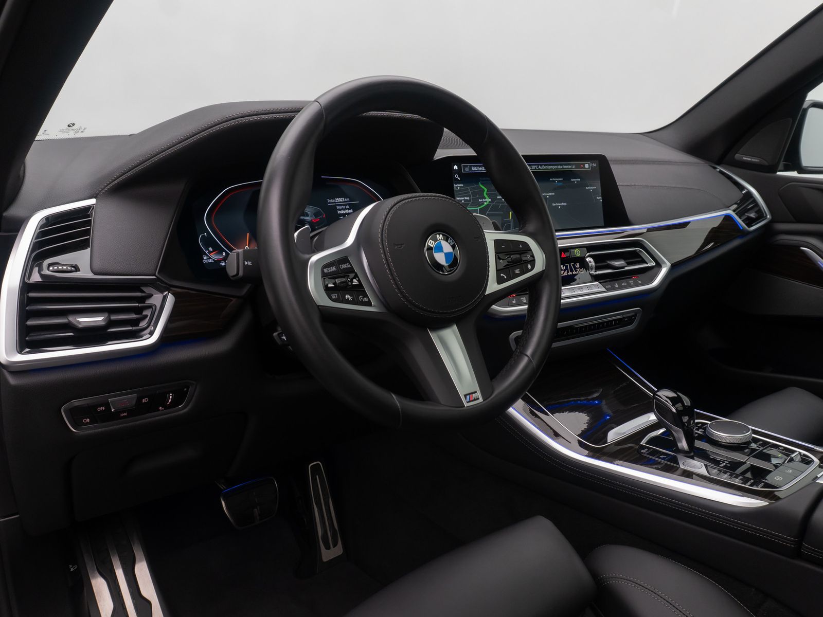 Fahrzeugabbildung BMW X5 xD30d M Sport H/K Panorama HUD DAB SoftCl 22"