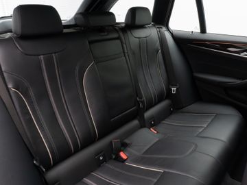 Fahrzeugabbildung BMW 530d xDr Tour Luxury Line ACC H/K Panorama DAB