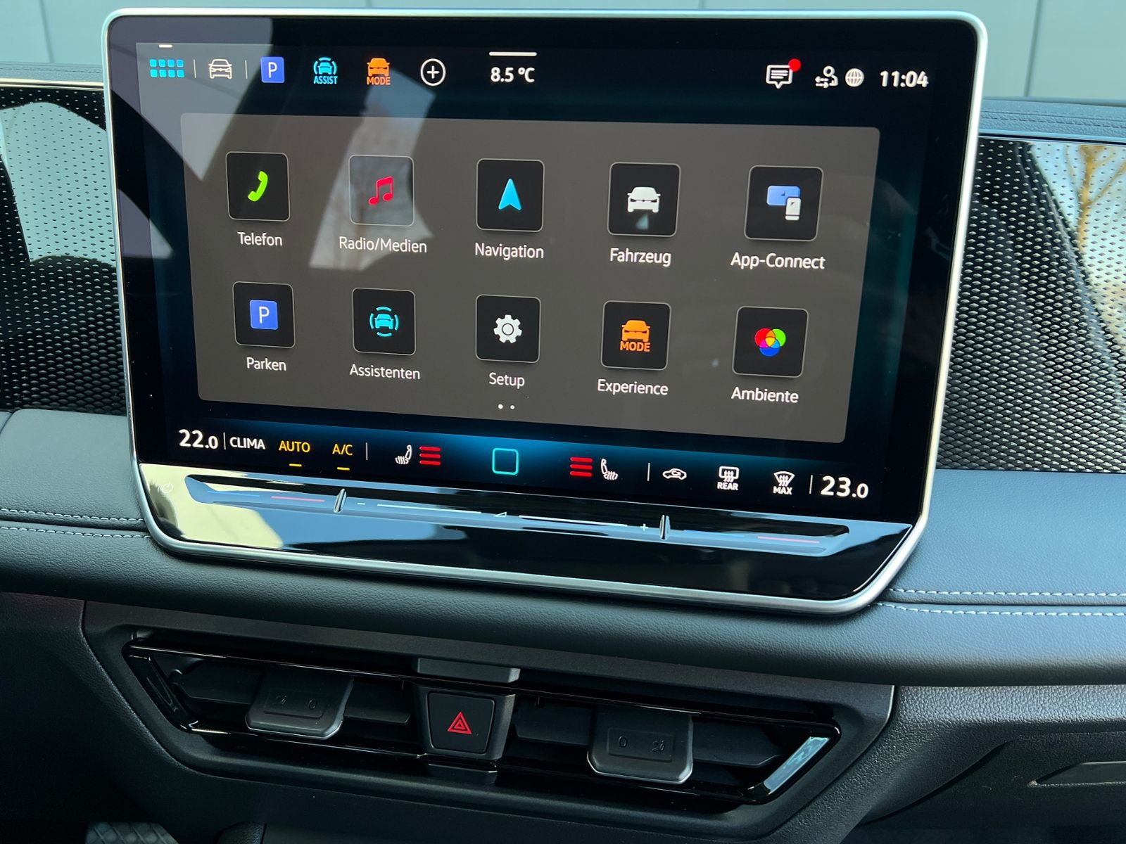 Fahrzeugabbildung Volkswagen Tiguan LIFE 1.5 eTSI DSG *AHK, LED Plus, Kamera,