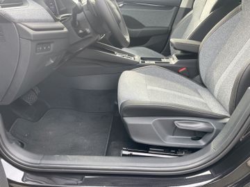 Skoda Octavia Combi 2.0 TDI DSG*AHK*NAVI*MATRIX*STHZ*