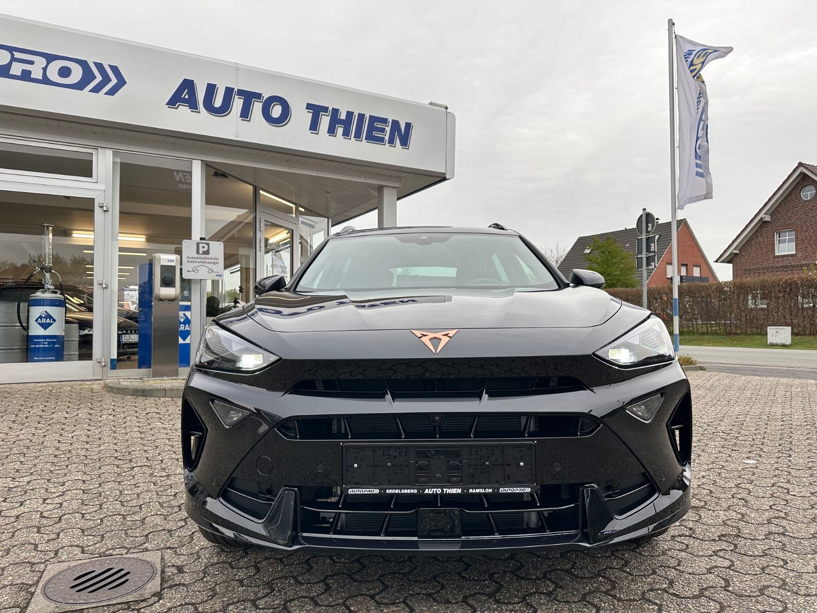 Fahrzeugabbildung CUPRA Formentor 1.5 TSI DSG Navi/AHK/ACC/LED/Shzg./17"