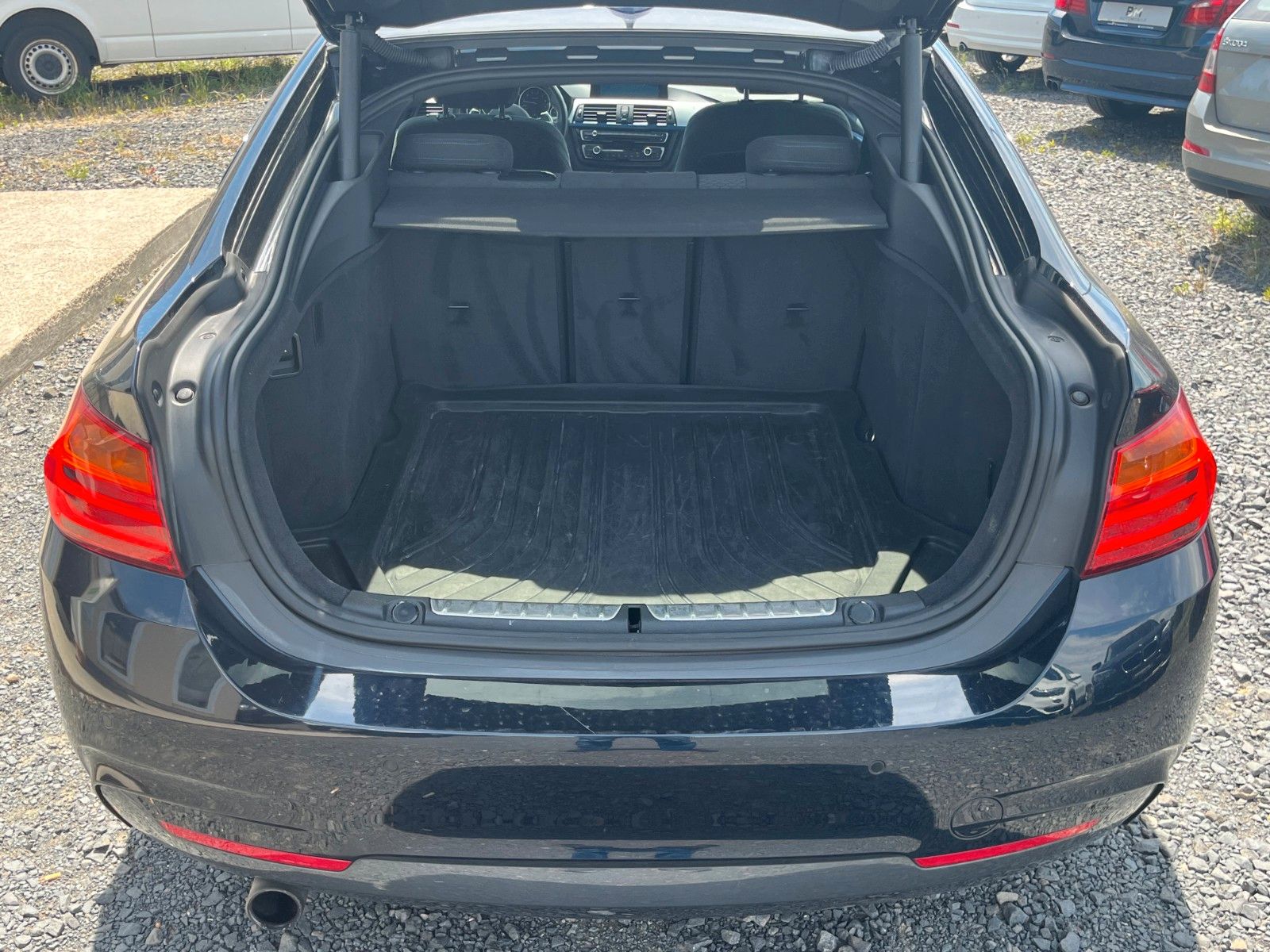 Fahrzeugabbildung BMW 420i Gran Coupé Sport-Aut. M SPORTPAKET Navi LED