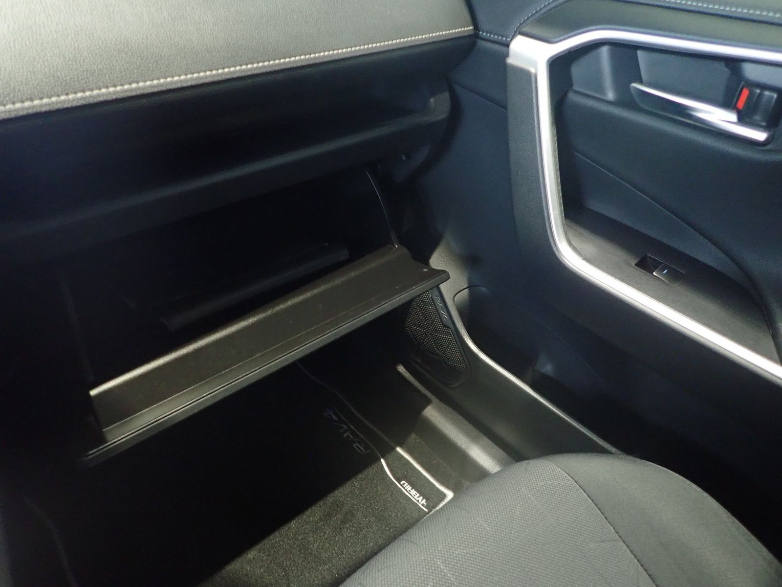 Fahrzeugabbildung Toyota RAV 4 Hybrid 4x2 Team Deutschland