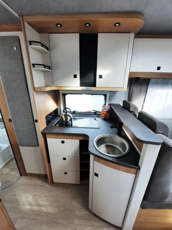 Fahrzeug Übersicht 12 Fahrzeugabbildung Hobby ONTOUR T 700 F Verfüg./Sparen Sie 15.807,- €