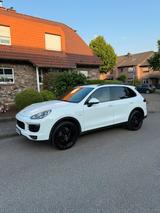 Porsche Cayenne in weiß Facelift aus 2. Hand - Porsche Cayenne: Facelift