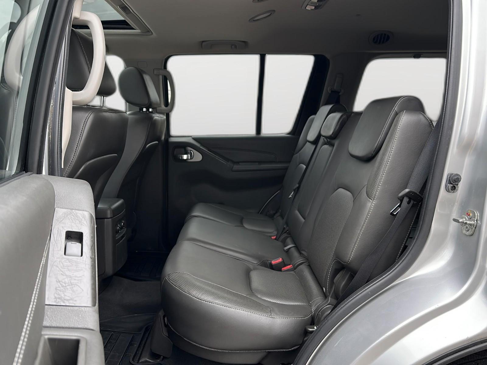 NISSAN PATHFINDER 2.5 dCi 190ch LE 4X4 - 7 PLACES - TOIT PANORAMIQUE - INTERIEUR CUIR CHAUFFANT - GPS - ATTELAGE