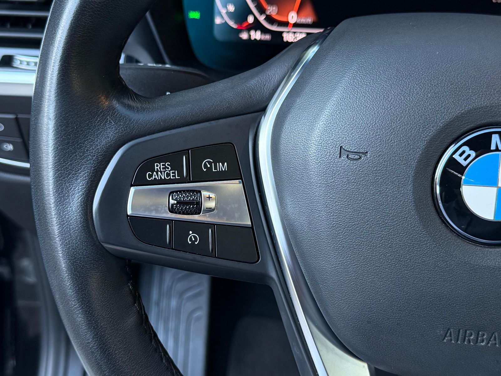 Fahrzeugabbildung BMW X3 xDrive Aut. 20i LED+NAVI+SHZ+LIVE+SPORT+LEDER