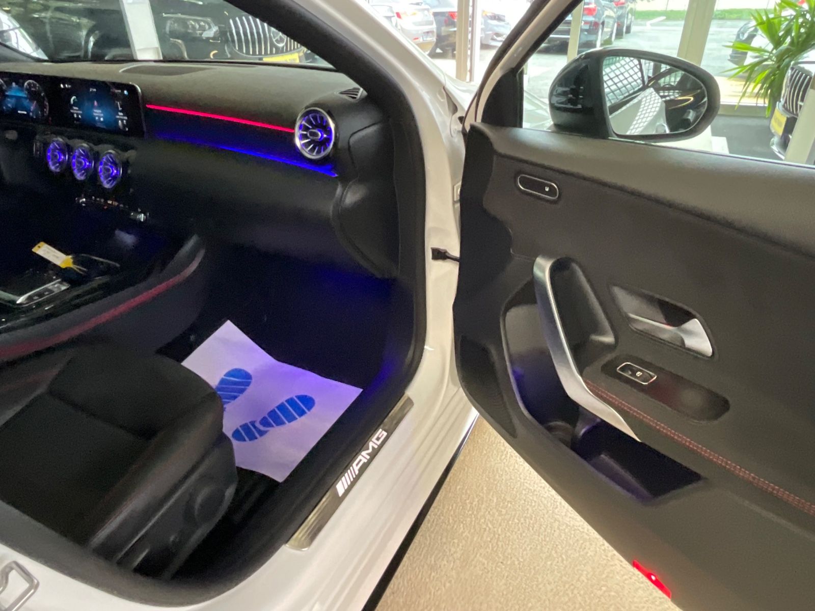 Fahrzeugabbildung Mercedes-Benz A 35 AMG 4Matic*Head-Up Display*MBUX