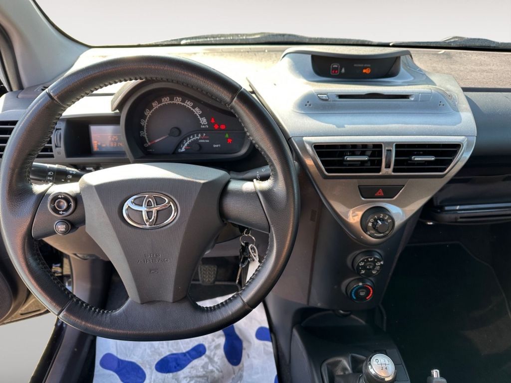 Fahrzeugabbildung Toyota IQ 1.0