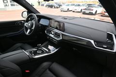 Fahrzeugabbildung BMW X5 xDrive 40d M-Sport*LASER*PANO*LUFT*B&W*AHK