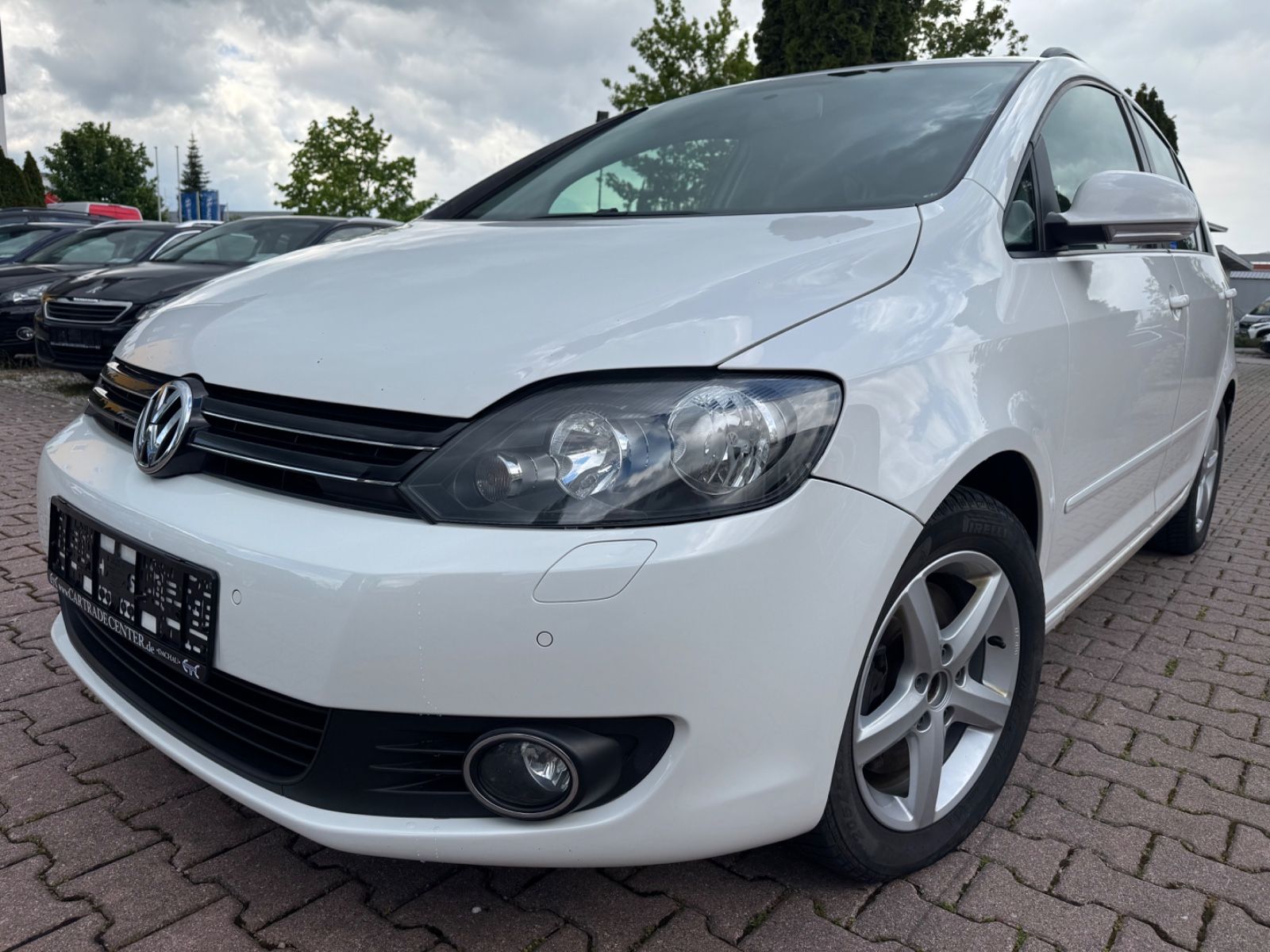 Volkswagen Golf - 1