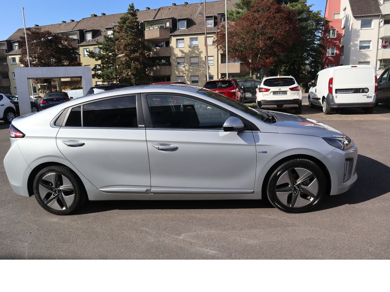 Fahrzeugabbildung Hyundai IONIQ Premium Hybrid Navi Scheckheftgepflegt