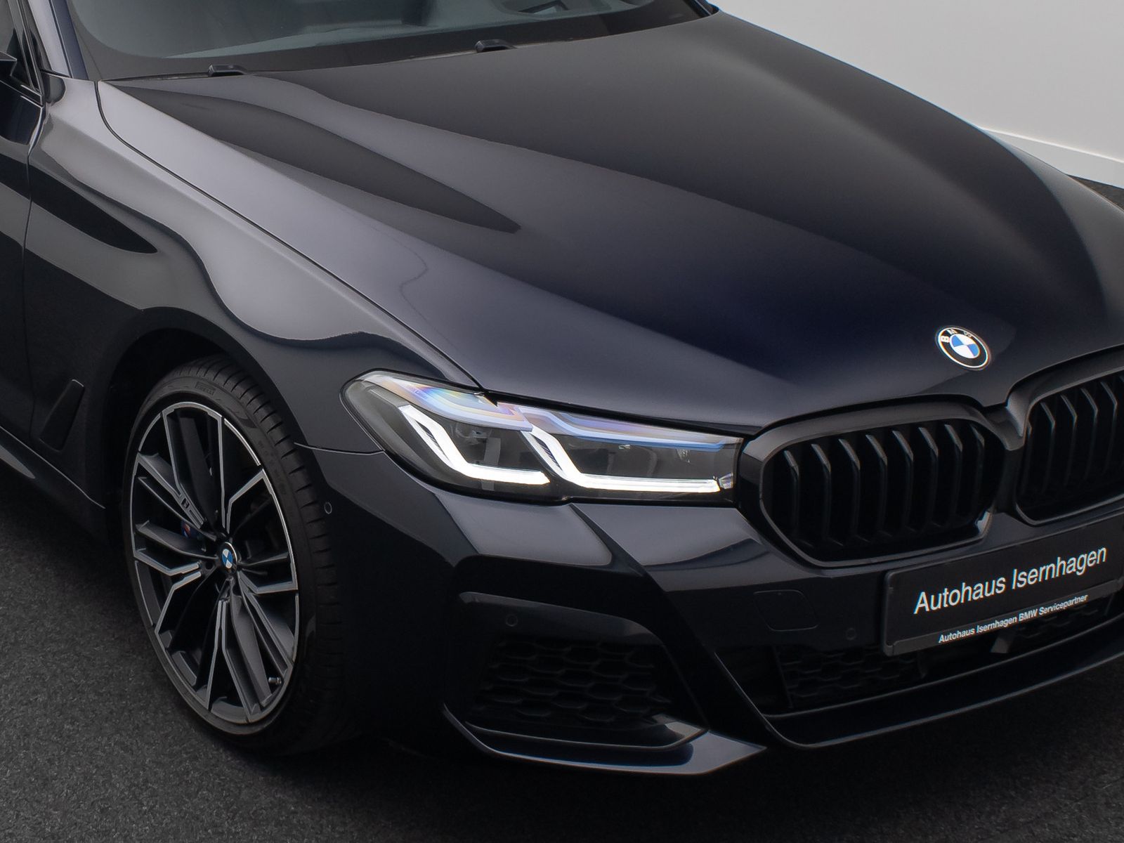 Fahrzeugabbildung BMW 540i xD M Sport DAB Panorama HUD H/K DispKey 20"