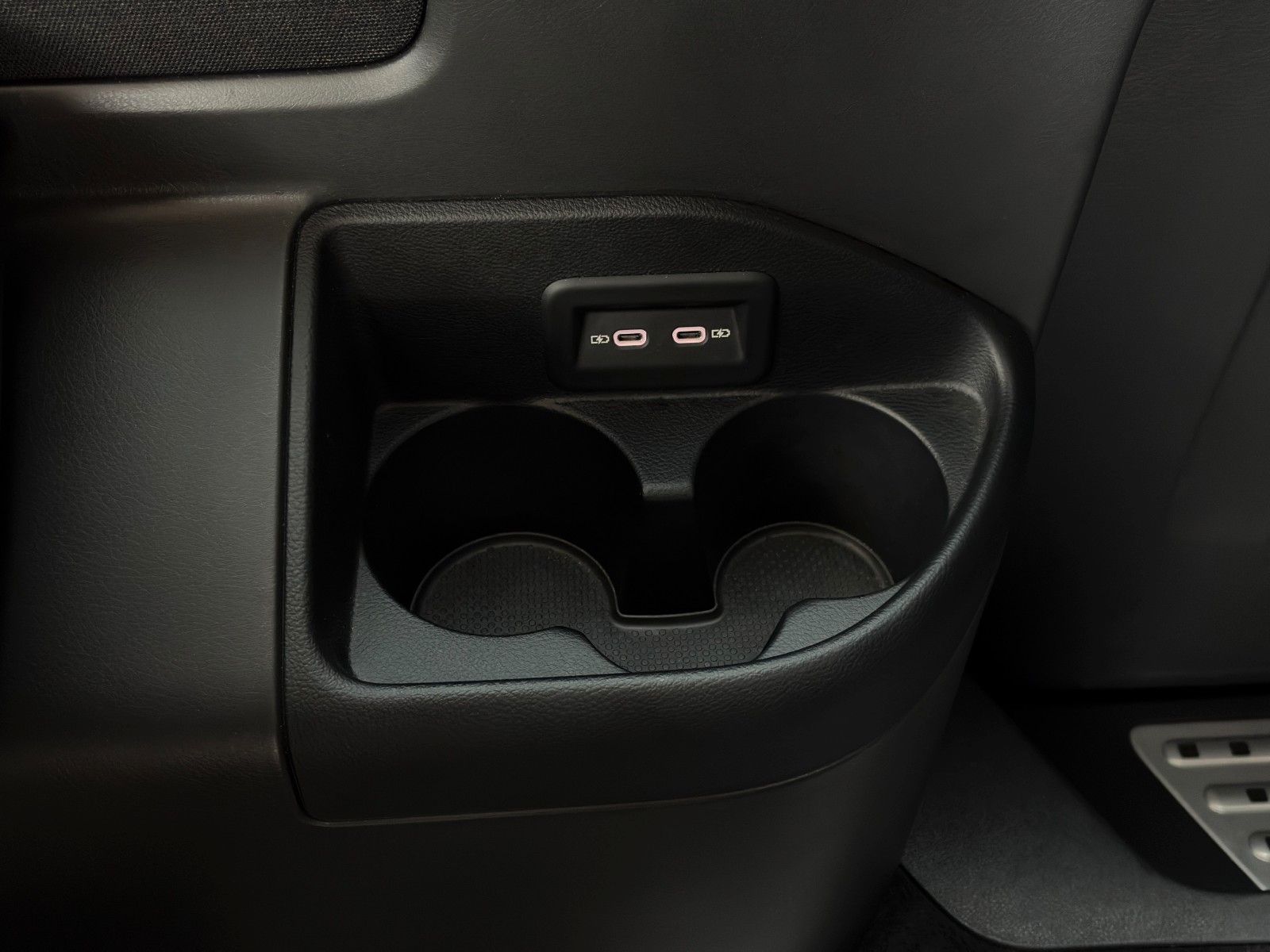 Fahrzeugabbildung Volkswagen T6.1 Multivan Highline Alcan. CAM ACC SHZ 3-Z KL