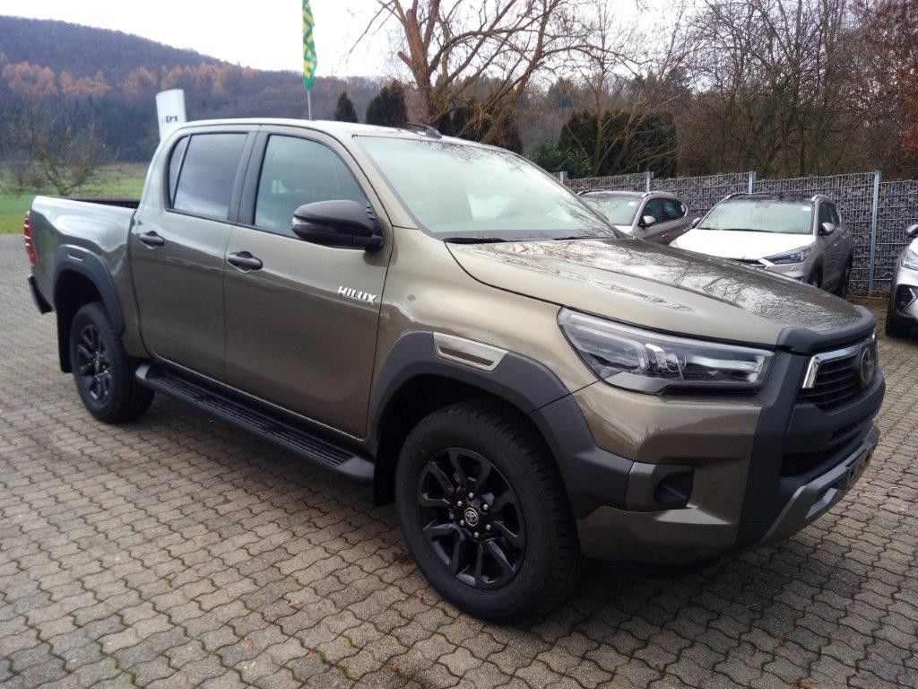 Toyota Hilux 2.8 Double Cab Invincible 48V Mild Hybrid