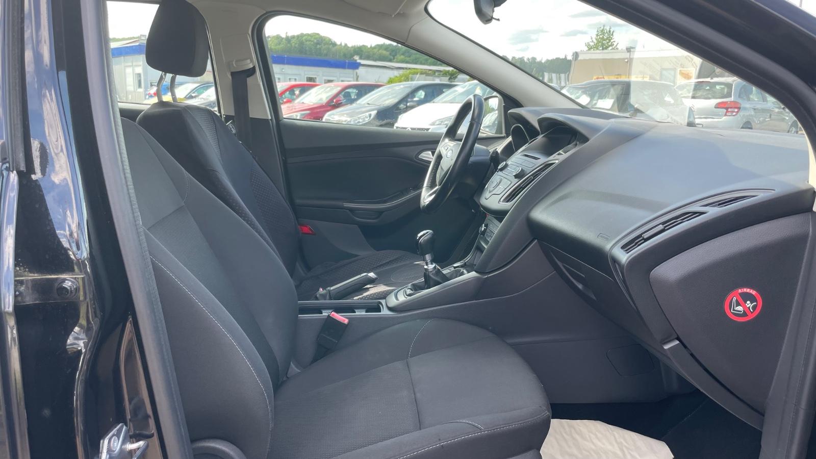 Ford Focus 2015 — photo 16