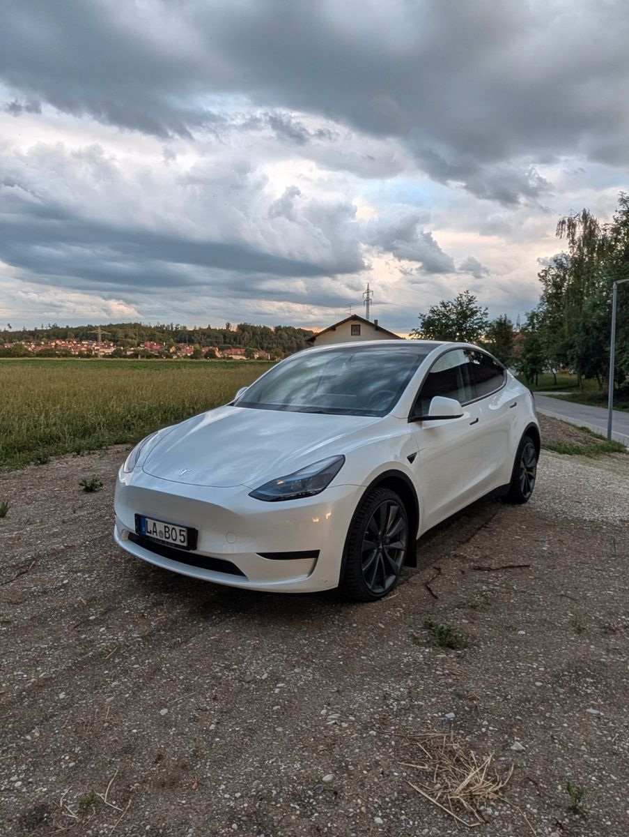 TESLA Model Y SR RWD | 8-Fach | HU neu | 1.Hd
