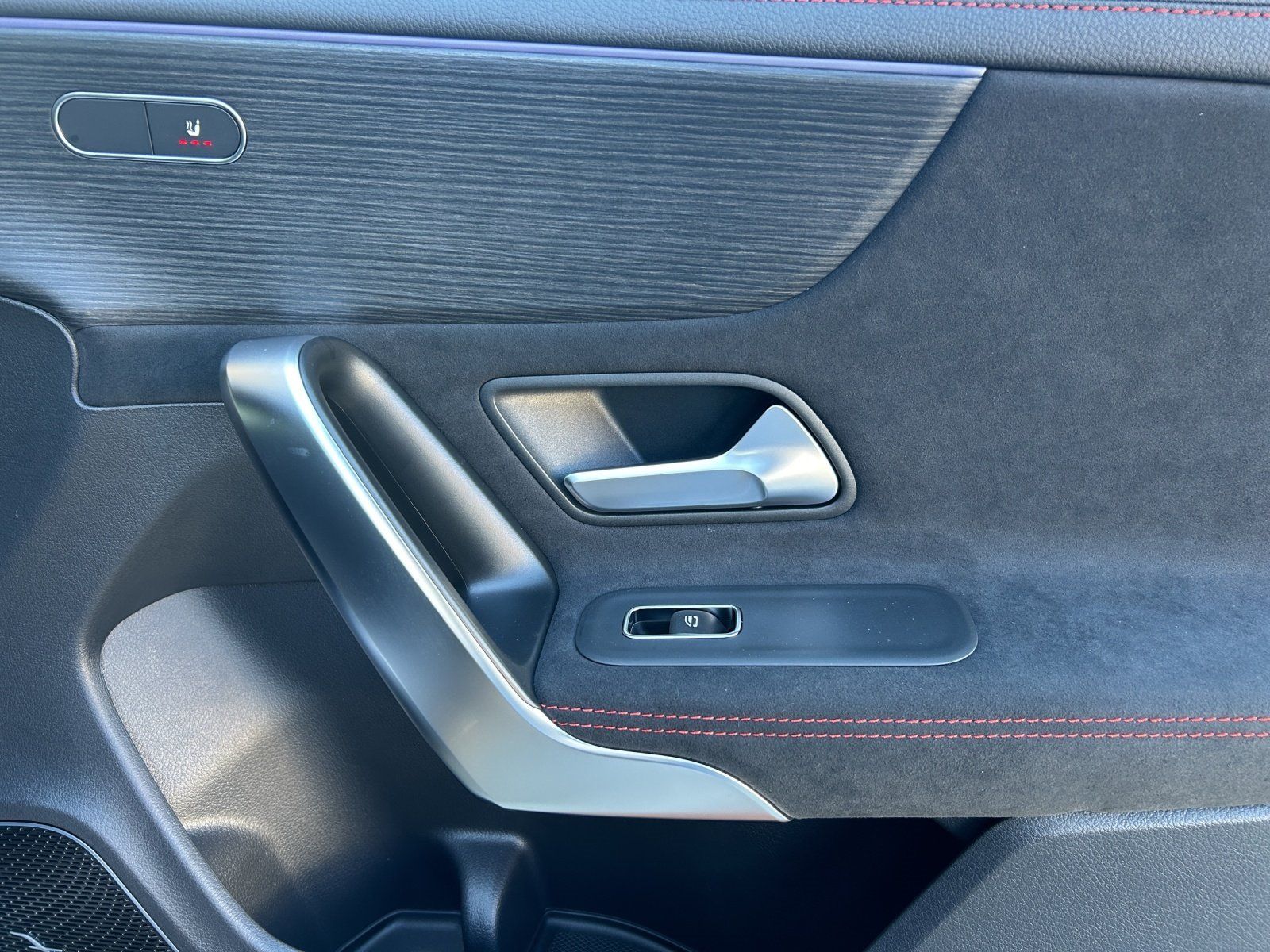 Fahrzeugabbildung Mercedes-Benz CLA 220d Coupé AMG Distro PANO Burme Multibeam