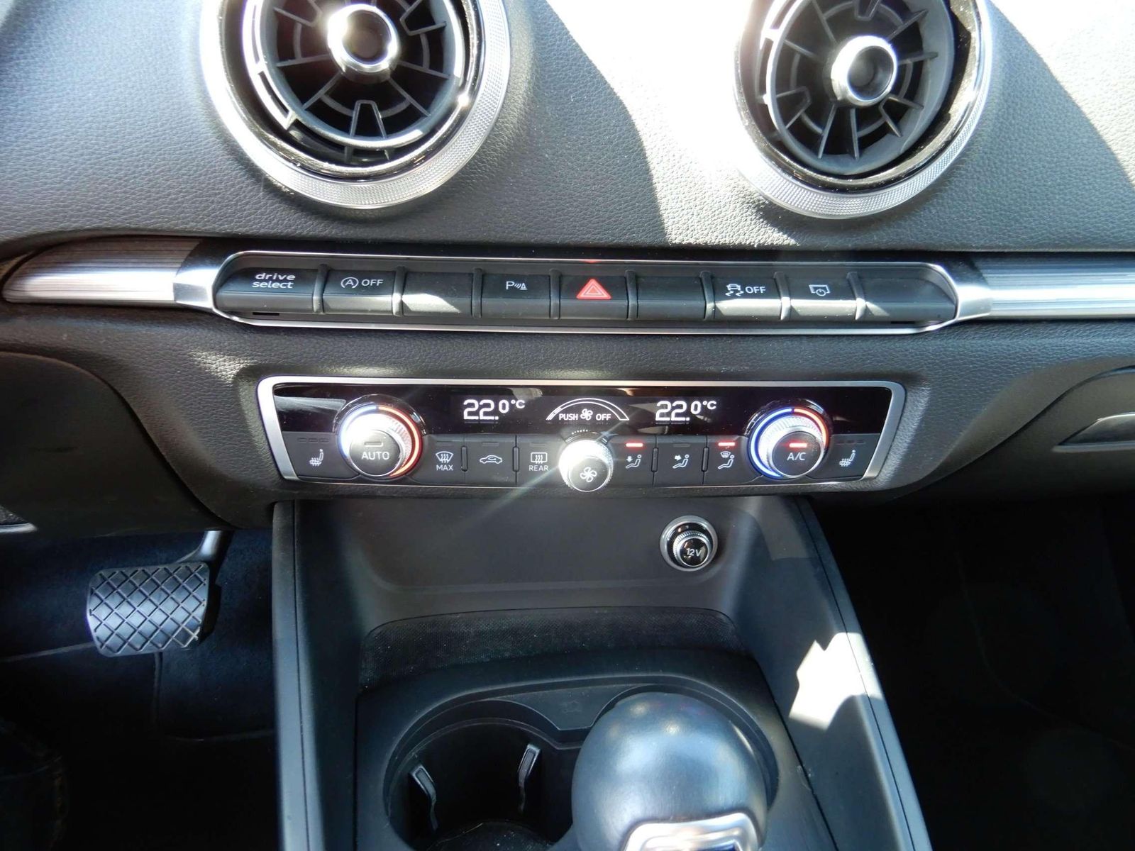 Fahrzeugabbildung Audi A3 35 2.0 TDI Sport Navi S-Line Bang+Olufsen LED