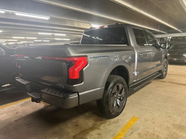 Ford F150 Lightning Lariat  gross Batterie im Vorlauf