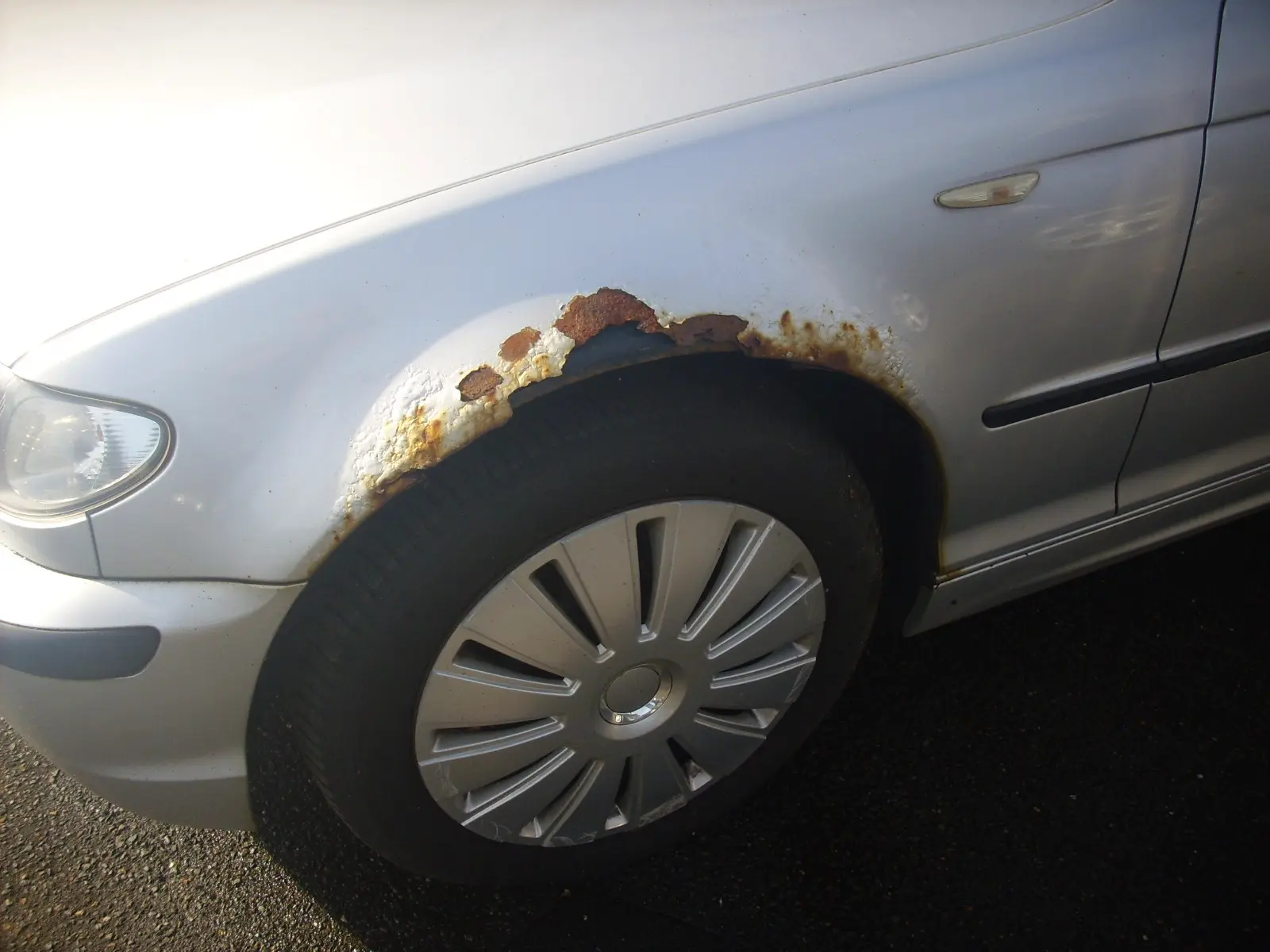 BMW 318 2004 — photo 17