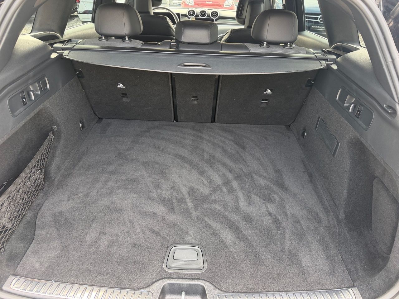 Fahrzeugabbildung Mercedes-Benz GLC 200 4M AVANTGARDE+AHK+AMBIENTE+LED+KAM+CARPL
