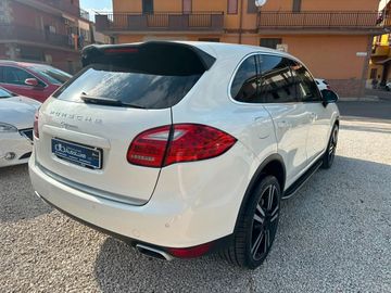 Porsche Cayenne - 8