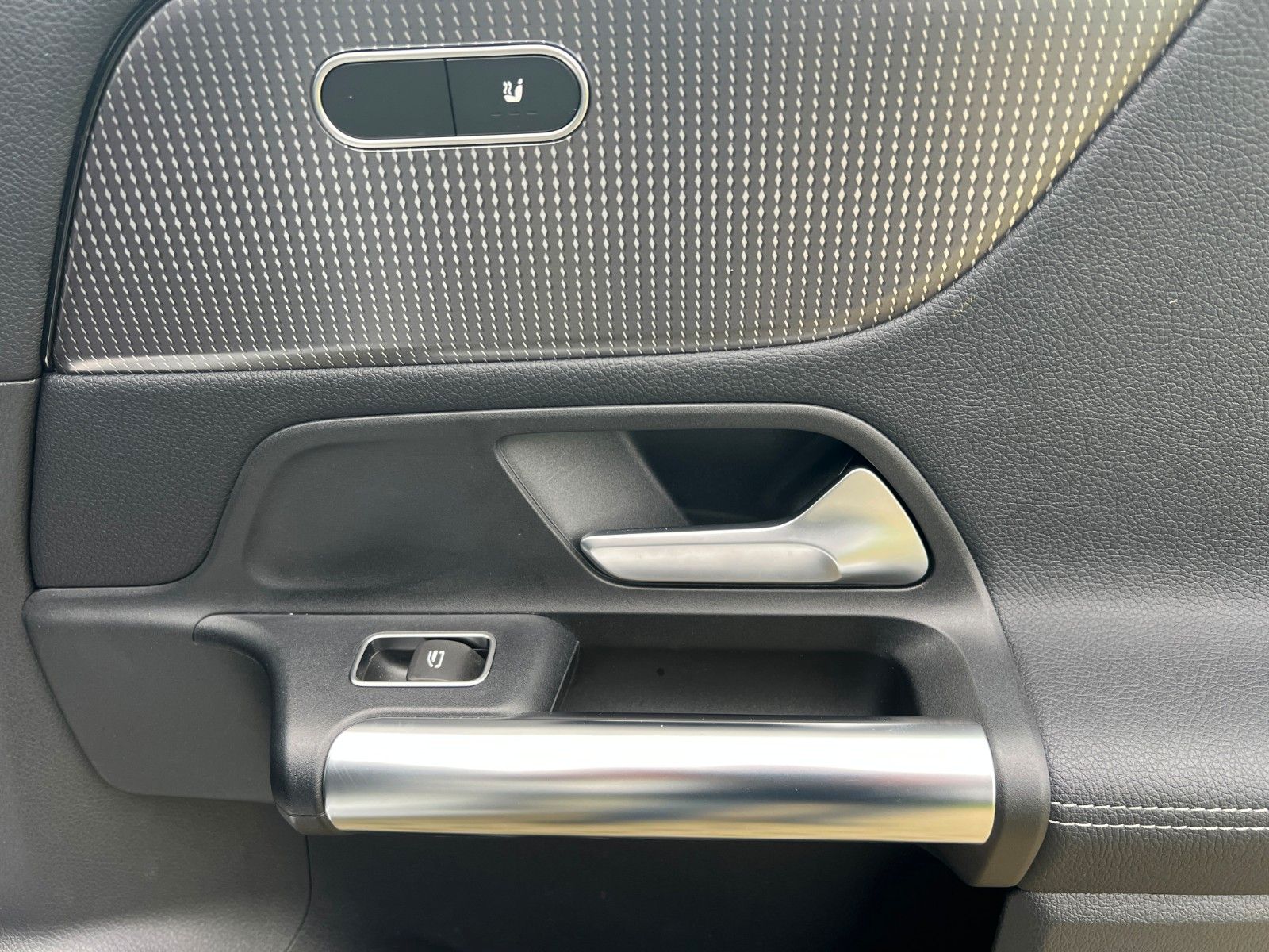 Fahrzeugabbildung Mercedes-Benz B 200+PROGRESSIVE+SH+PARKPAKET+BREMSASSISTENT+++