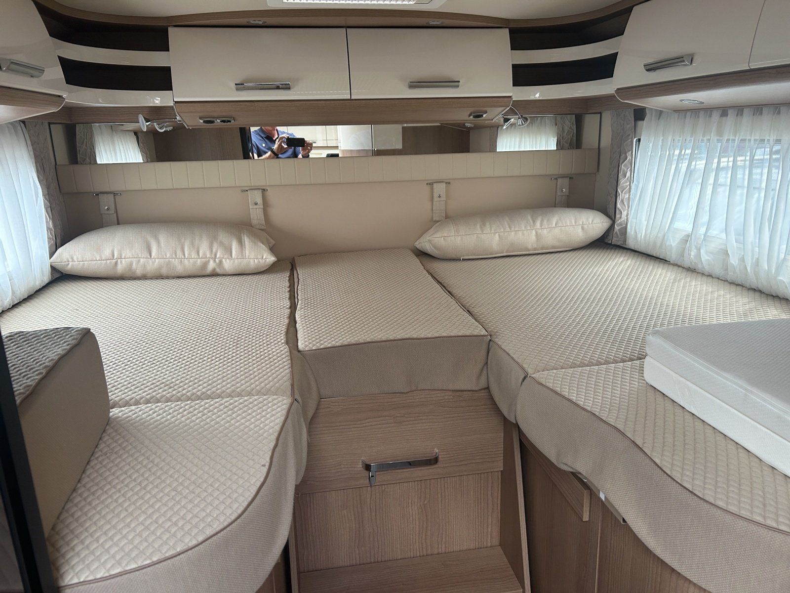Fahrzeugabbildung Carthago C-Tourer T 143 LE Sprinter 417 CDI DISTRO LED TV