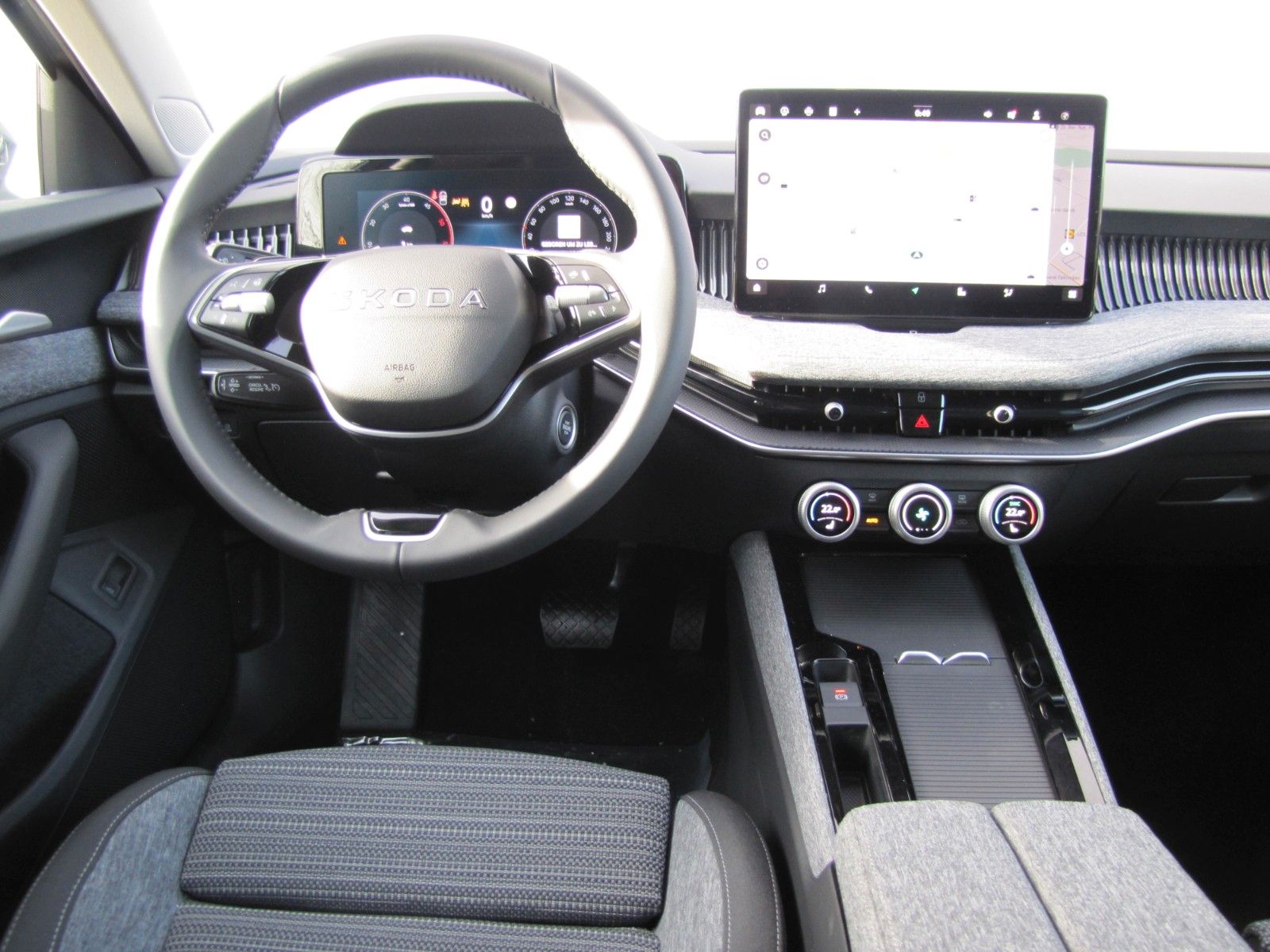 Fahrzeugabbildung SKODA Superb Combi Selection 2.0 TDI 193PS 4x4 DSG