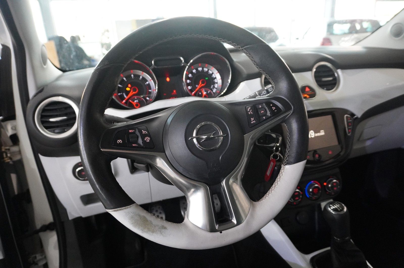 Fahrzeugabbildung Opel Adam 1.4 WHITE LINK LED/TEMP./SPORT/SH/KLIMA/USB