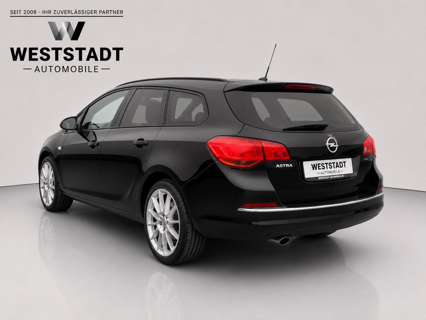 Opel Astra 2013 — rear view