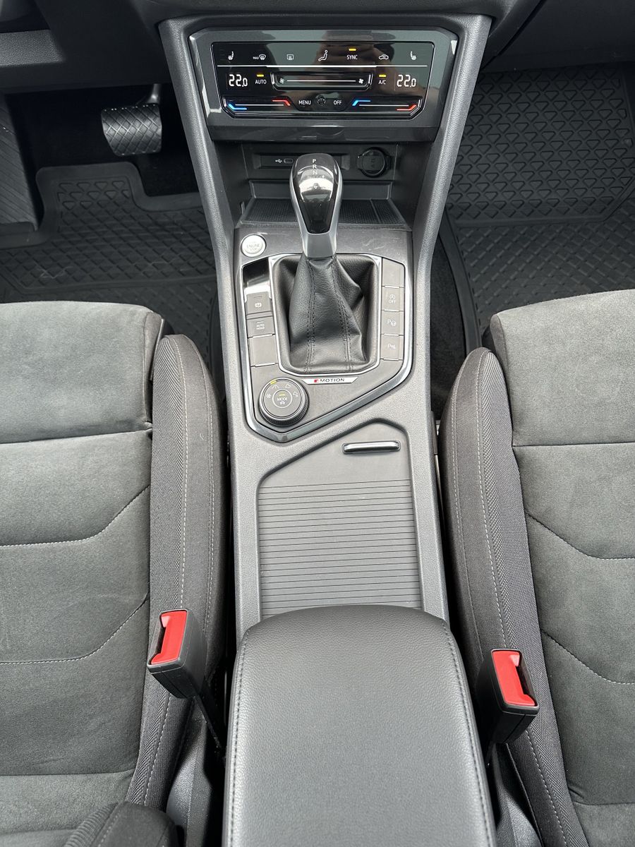 Fahrzeugabbildung Volkswagen Tiguan Allspace Elegance 4M NAV+LED+PANO+AHK+VC