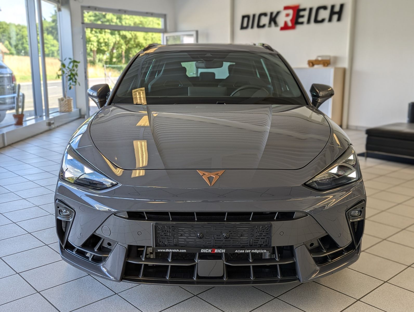 Fahrzeugabbildung CUPRA Leon 2.0 TSI 4D VZ Matrix Pano Sennheiser AHK 19