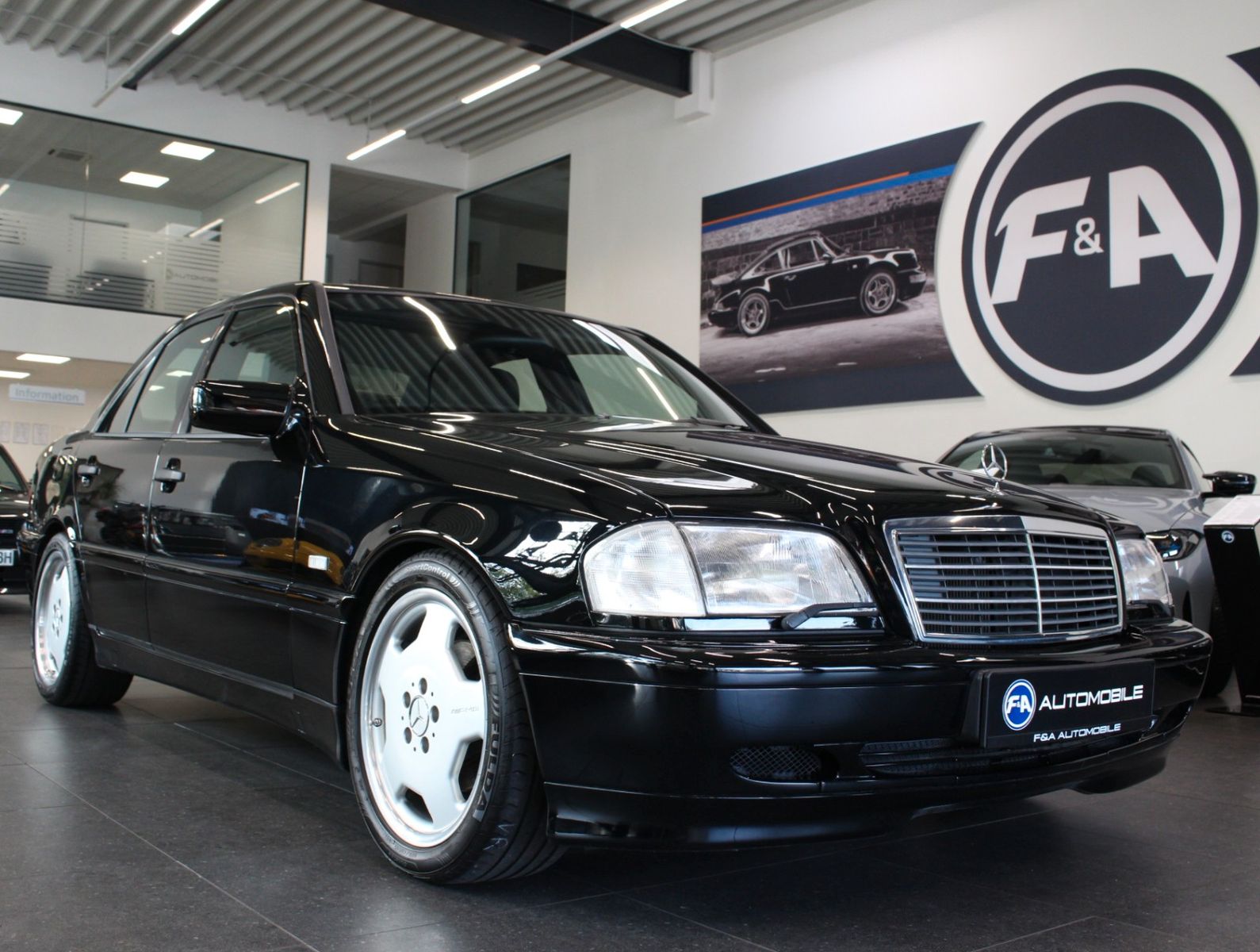 Fahrzeugabbildung Mercedes-Benz C 200 Sport Guter Pflegezustand+GSD+Xenon+Leder