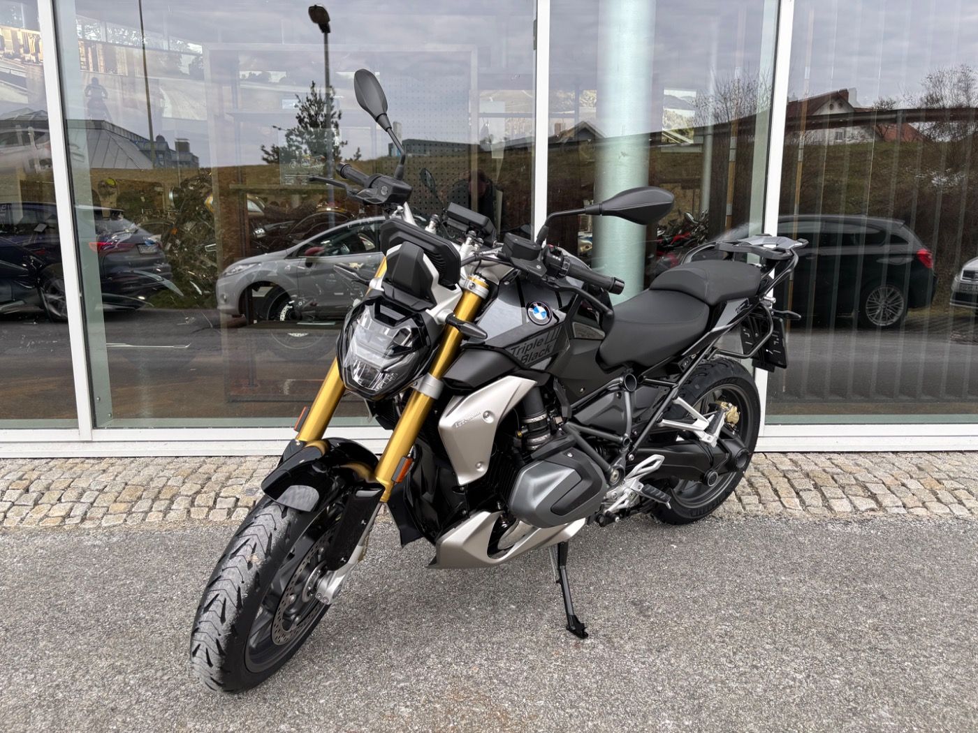 Fahrzeugabbildung BMW R 1250 R Triple Black 3 Pakete