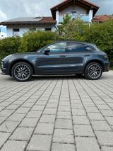 Porsche Macan Sommer-Winterreifen auf Alufelgen - Porsche Macan in München