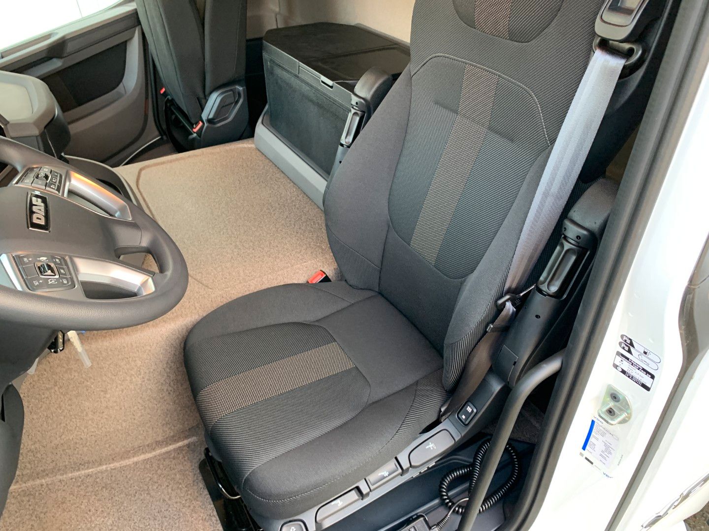 Fahrzeugabbildung DAF XD 450 FAN Swing-Board-Aufbau