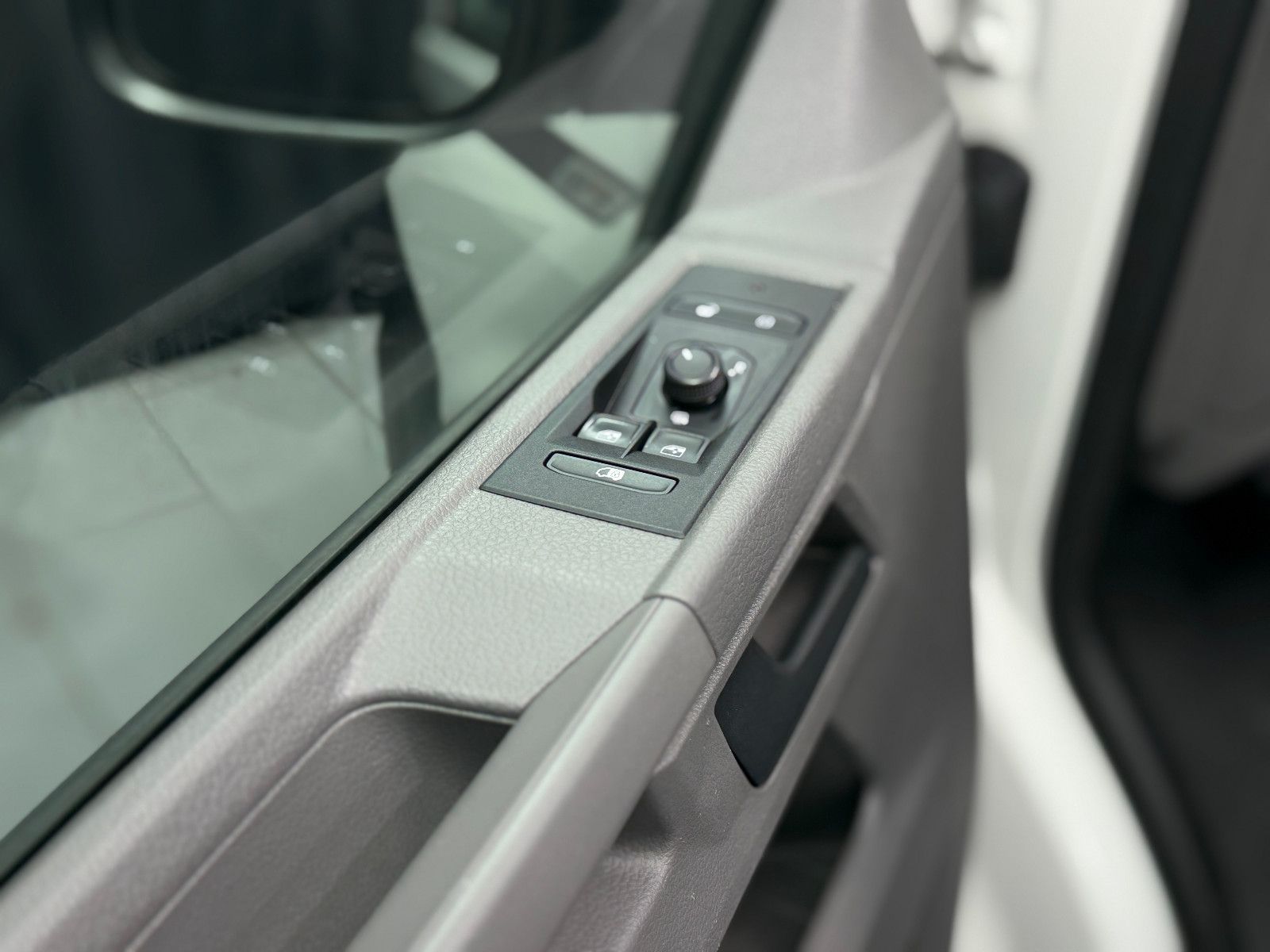 Fahrzeugabbildung Volkswagen T6.1 Transporter Kasten lang FWD|AC|PDC