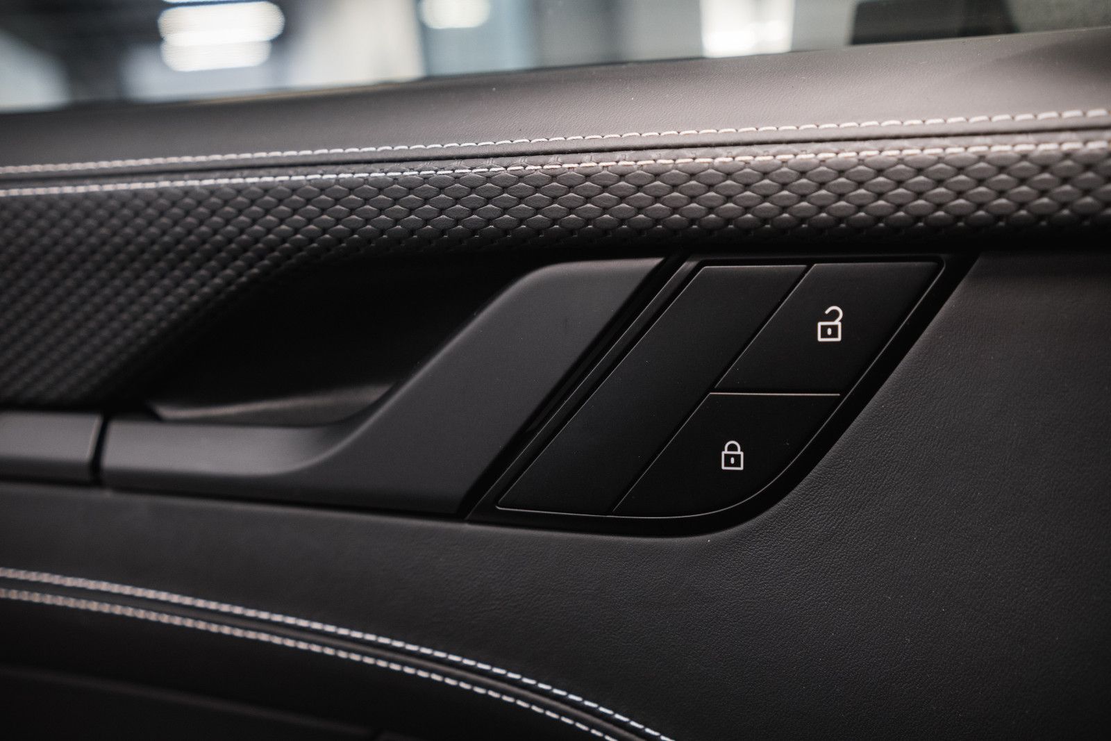 Fahrzeugabbildung Porsche 992/911 GT3 Touring-PCCB-BOSE-Lift-18 Wege Sitze