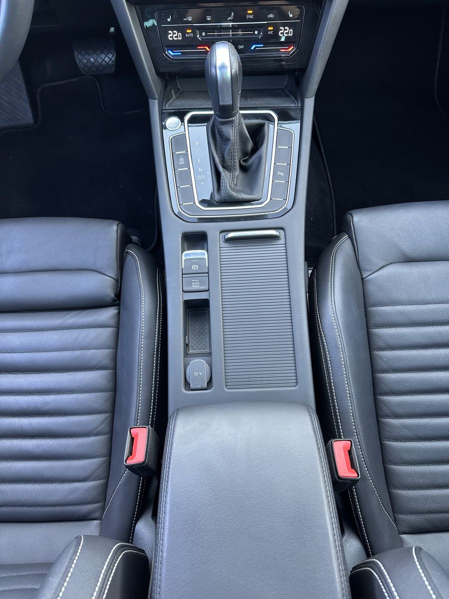 Fahrzeugabbildung Volkswagen Passat Variant Business NAV+LED+PANO+AHK+17ZO+PP