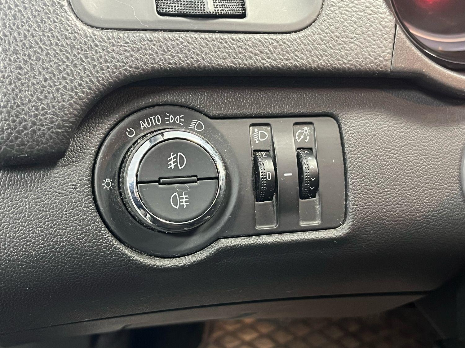 Opel Insignia 2013 — photo 16