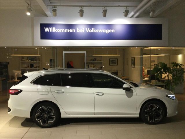 Volkswagen Passat Variant 1.5 eTSI DSG Elegance LED ACC