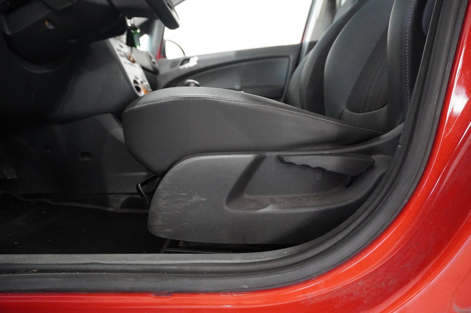 Fahrzeugabbildung Opel Corsa D 1.4 TÜR 150 JAHRE KLIMA/SHZ/TEMP./SPORT