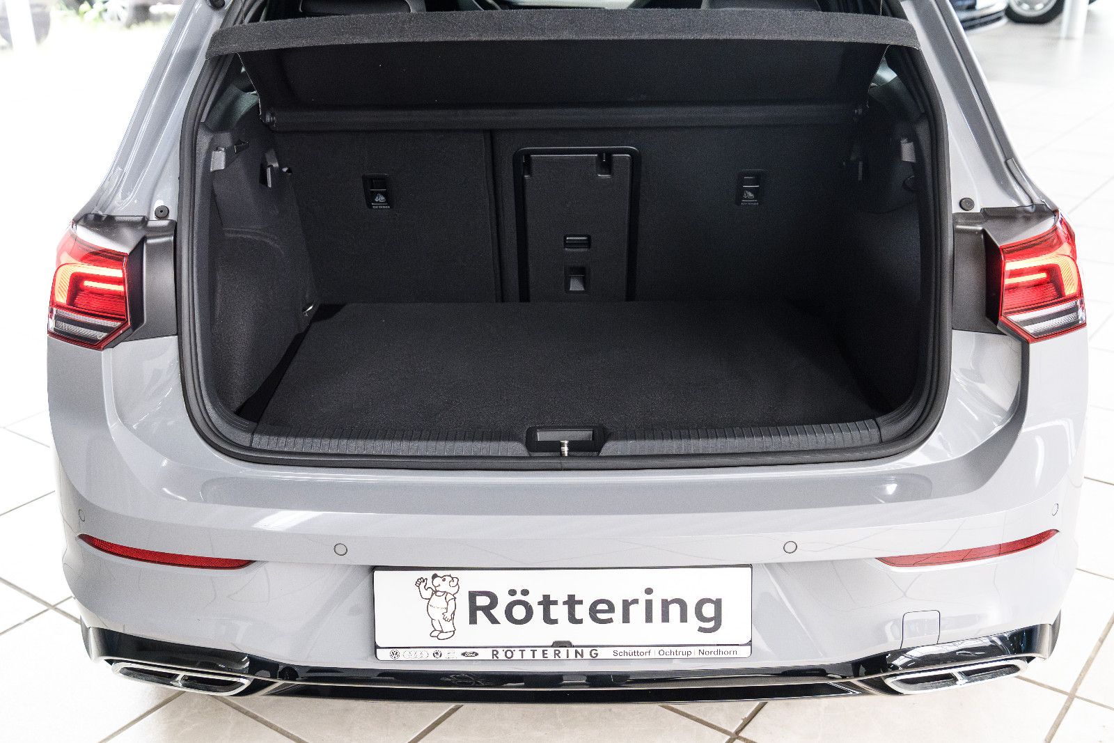 Fahrzeugabbildung Volkswagen Golf VIII R-Line 1.5 eTSI LED+KAMERA+APP+SHZ