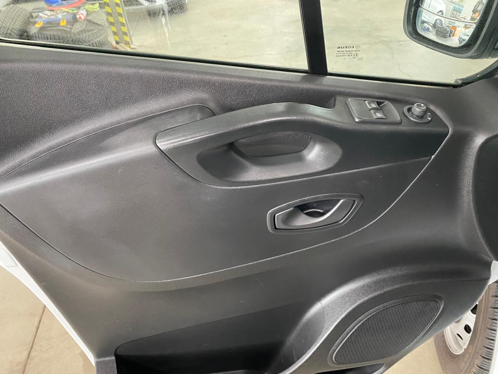 Fahrzeugabbildung Renault Trafic L2H1 2.0 dCi 145/Navi/Klima/AHK/STHZG/